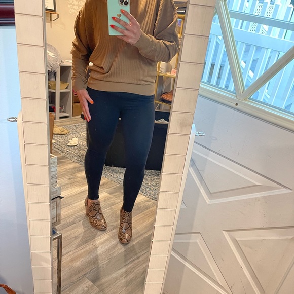 Mocha dolmain top - Picture 3 of 4